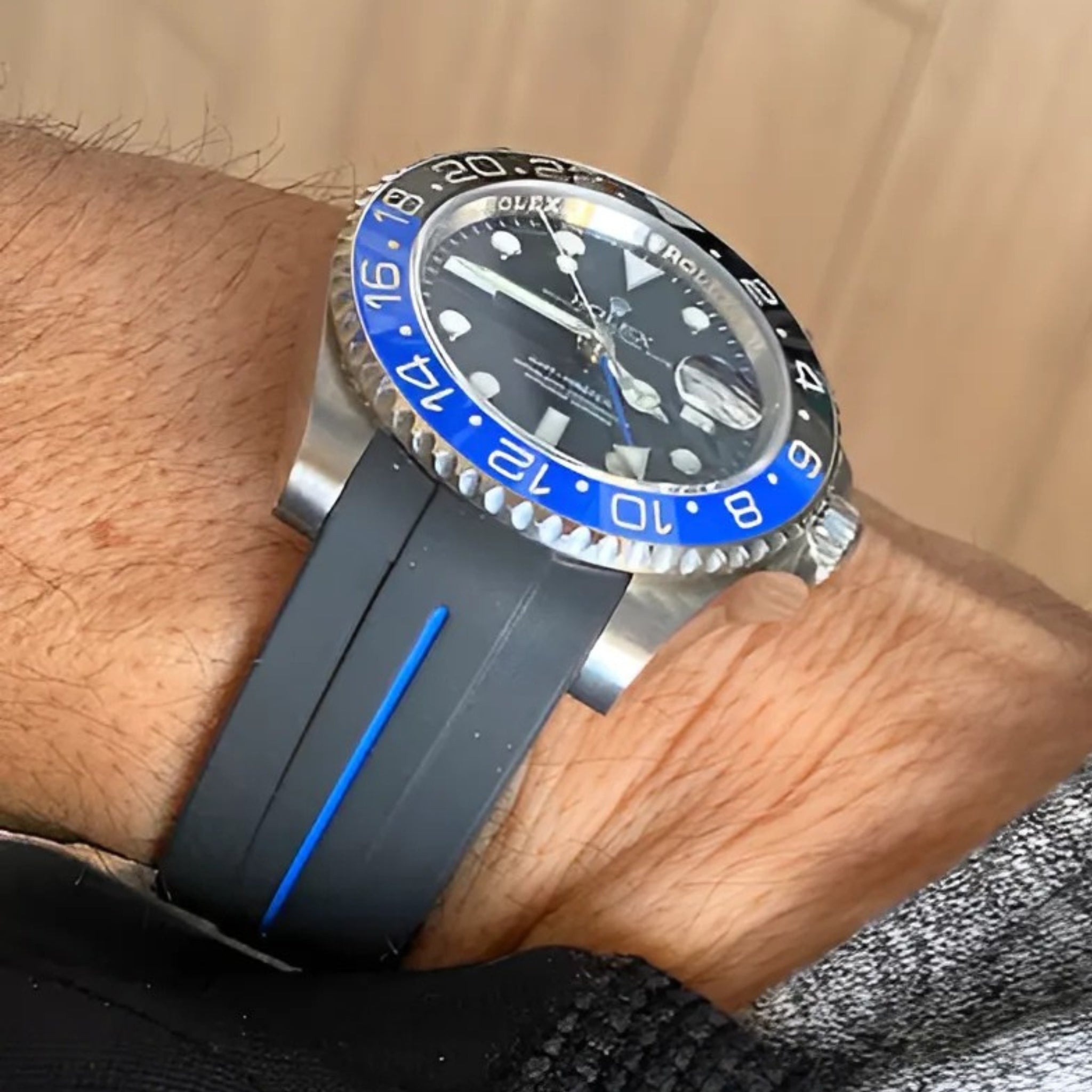 Faltschliessen Kautschukarmband für Rolex GMT - Master II in Schwarz mit Blauer Linie | LuxLine® - Helvetus DE