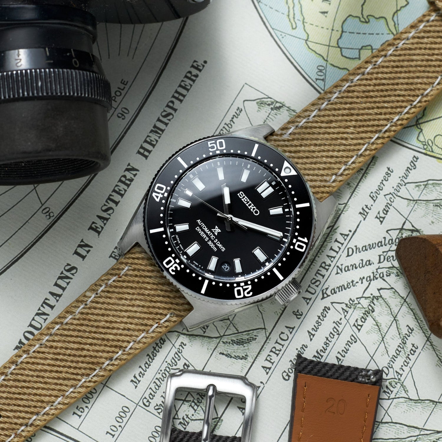 Beiges Handgefertigtes Denim - Uhrenarmband – DenimaTex™ von Helvetus® - Helvetus DE